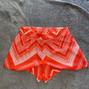 🌷 4 /20 Body central float fabric shorts